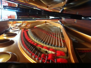 アップライトピアノとグランドピアノの違い - 大谷楽器 | 熊本の楽器