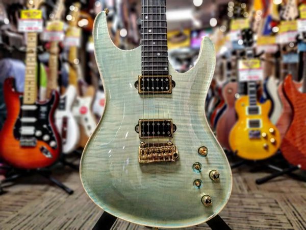 イタリアのギターブランド『Valenti Guitars Nebula Carved』 - 大谷